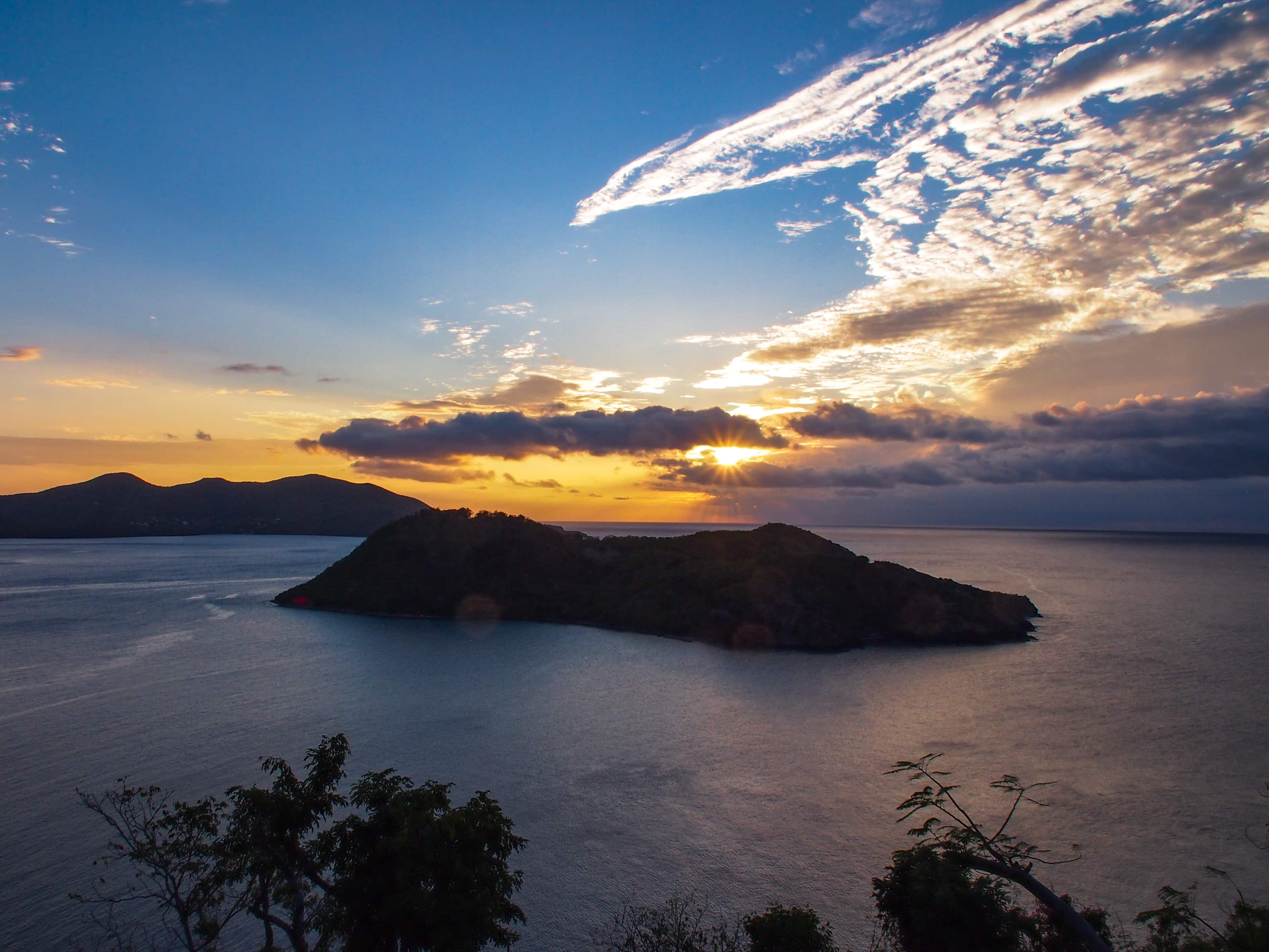 Photo of the Day: Sunset Over Îlet à Cabrit des Saintes ...